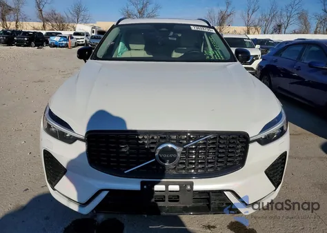 2024 Volvo Xc60 Plus z USA, uszkodzony, nr VIN YV4L12RL6R1915488